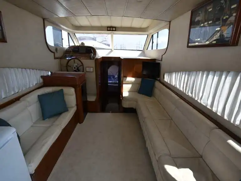 YACHT ASSOL